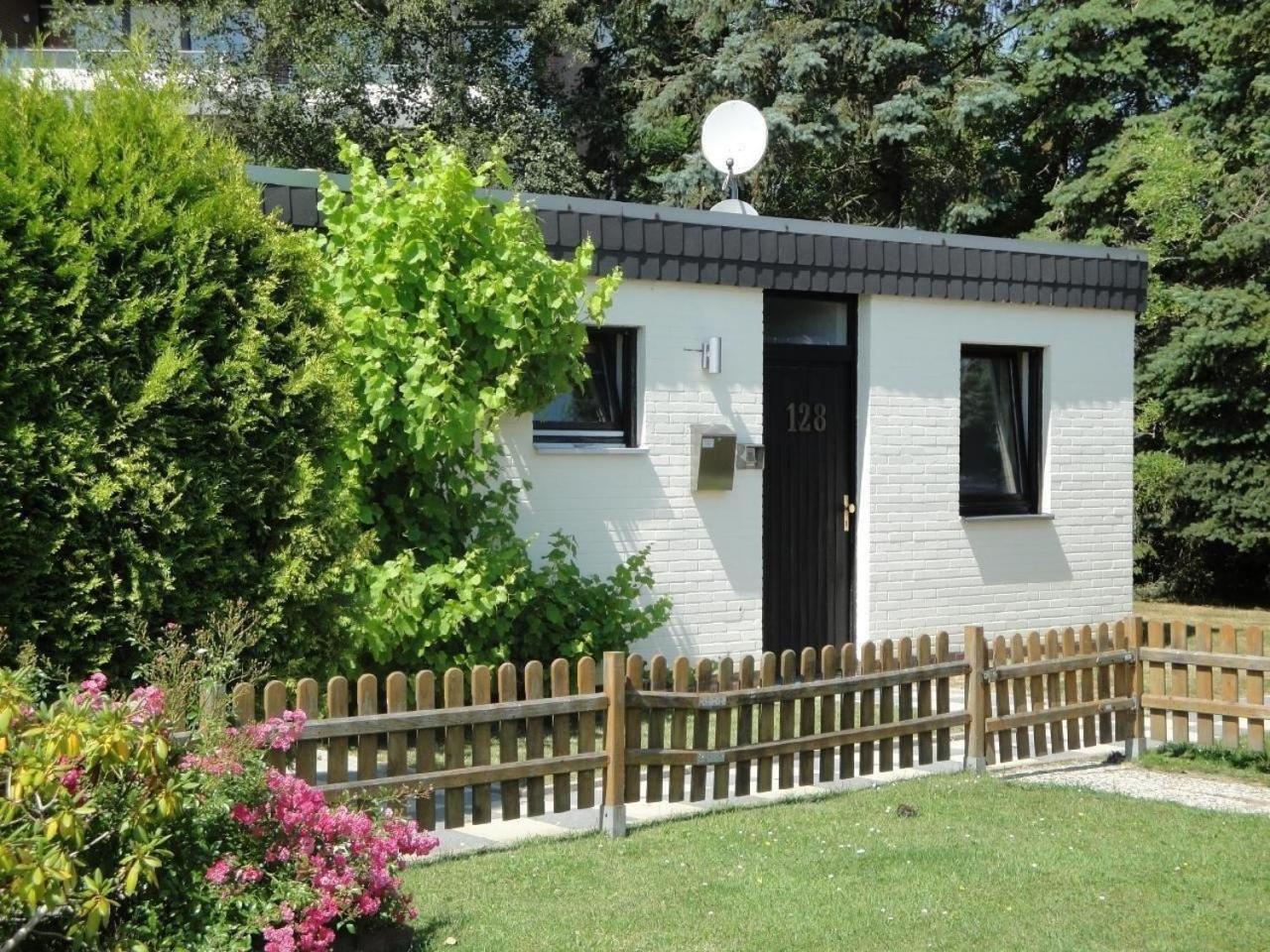 Schoenes Ferienhaus In Tossens Mit Schoenem Garten Butjadingen Eksteriør billede